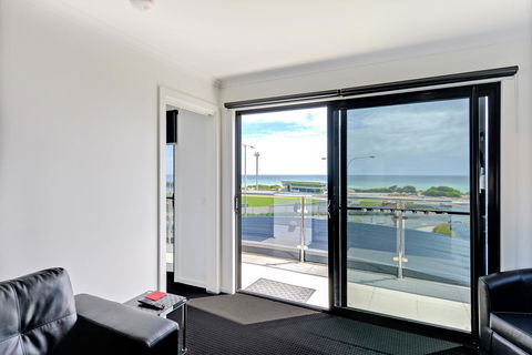 Burnie By The Bay Apartments - Kingaroy Accommodation 5