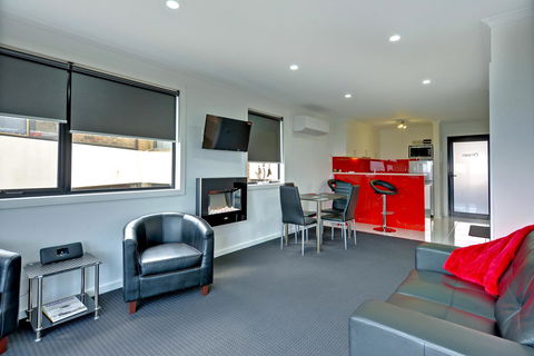 Burnie By The Bay Apartments - Kingaroy Accommodation 6