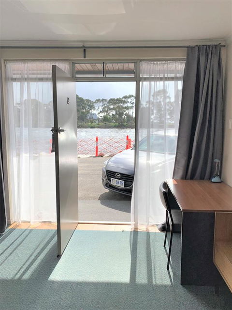 The Waterfront Wynyard - Kingaroy Accommodation 41