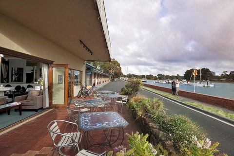 The Waterfront Wynyard - Kingaroy Accommodation 3