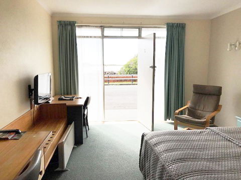 The Waterfront Wynyard - Kingaroy Accommodation 38