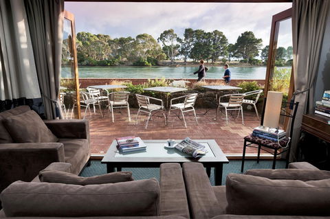 The Waterfront Wynyard - Kingaroy Accommodation 8