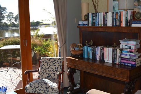 The Waterfront Wynyard - Kingaroy Accommodation 9