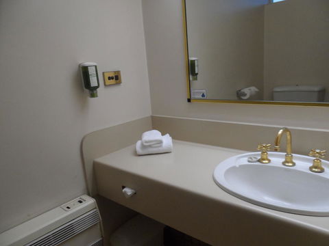 Commodore Regent - Kingaroy Accommodation 44