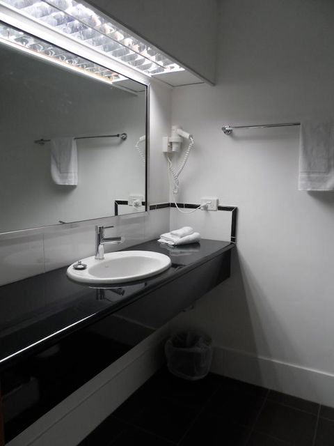 Commodore Regent - Kingaroy Accommodation 8