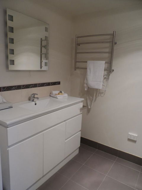 Commodore Regent - Kingaroy Accommodation 24