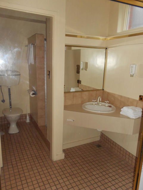 Commodore Regent - Kingaroy Accommodation 34