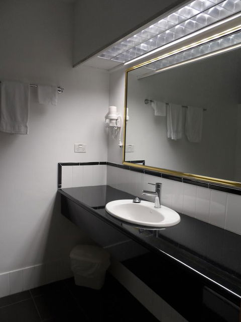 Commodore Regent - Kingaroy Accommodation 23