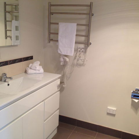 Commodore Regent - Kingaroy Accommodation 9