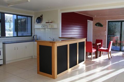 Mermaids Of Bicheno - Kingaroy Accommodation 5