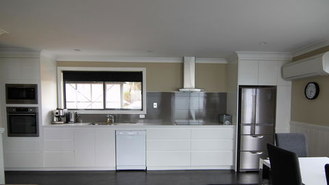SEA EAGLE COTTAGE Amazing Views Of Bay Of Fires - Kingaroy Accommodation 7
