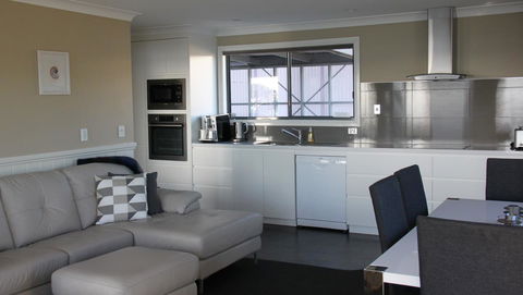 SEA EAGLE COTTAGE Amazing Views Of Bay Of Fires - Kingaroy Accommodation 23
