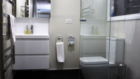 SEA EAGLE COTTAGE Amazing Views Of Bay Of Fires - Kingaroy Accommodation 9