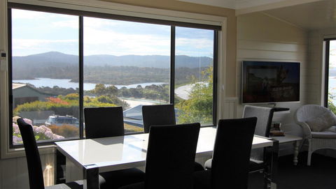SEA EAGLE COTTAGE Amazing Views Of Bay Of Fires - Kingaroy Accommodation 24