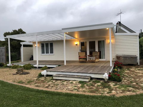 Richmond Bridge Accommodation â€œTwo The Bridgeâ€ - Kingaroy Accommodation 1