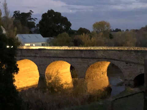 Richmond Bridge Accommodation â€œTwo The Bridgeâ€ - Kingaroy Accommodation 31