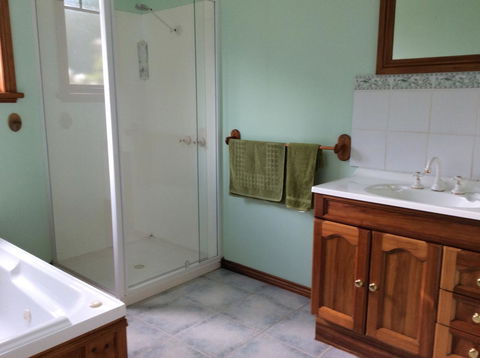 Our Cottage - Kingaroy Accommodation 6