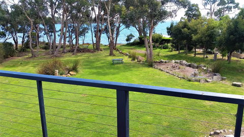 Four Seasons Waterfront Villas - Kingaroy Accommodation 0