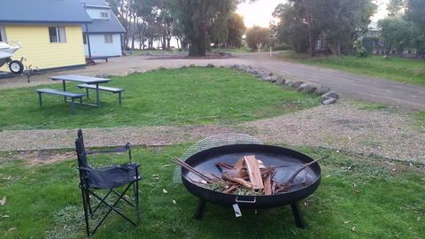 Four Seasons Waterfront Villas - Kingaroy Accommodation 15