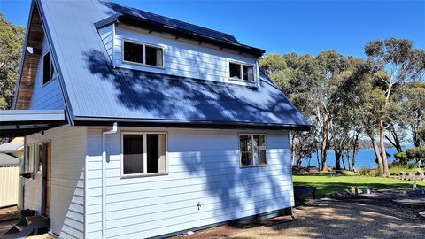 Four Seasons Waterfront Villas - Kingaroy Accommodation 1