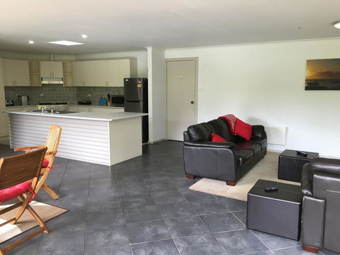 Island Breeze Motel - Kingaroy Accommodation 3
