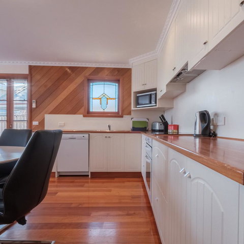 Cod Rock Point - Kingaroy Accommodation 9