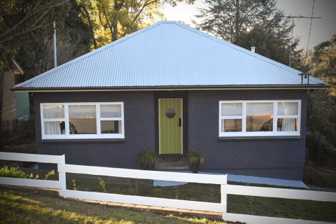 NEW Winston Cottage Leura Views & Location - Kingaroy Accommodation 0