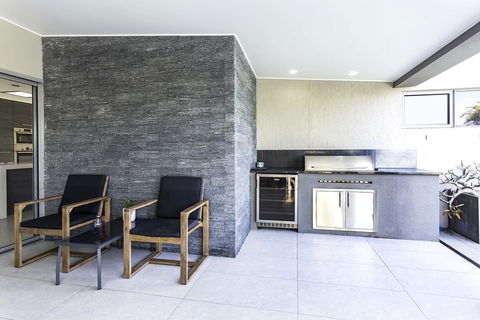 NewPort Dream Quiet Island - No Party - Kingaroy Accommodation 3