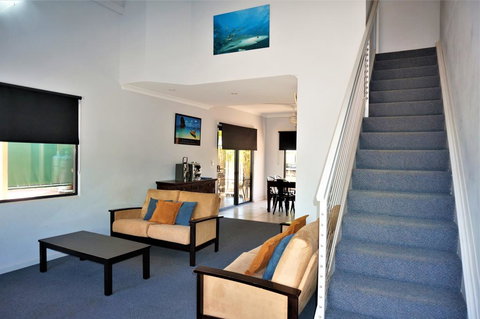 Ningaloo Breeze Villa 8 - 3 Bedroom Fully Self-Contained Holiday Accommodation - Kingaroy Accommodation 2