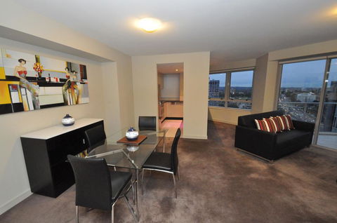 North Sydney Fully Self Contained Modern 2 Bed Apartment (2207BER) - Kingaroy Accommodation 2