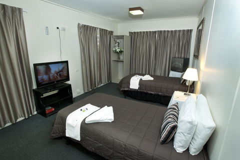 O'Sheas Windsor Hotel - Kingaroy Accommodation 0