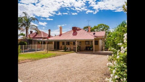 Oakwood Cottage - Kingaroy Accommodation 1