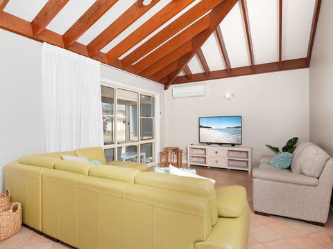 Occy's @ Fingal Bay - Kingaroy Accommodation 0