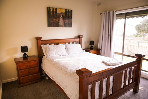 Ocean Views - Kingaroy Accommodation 2