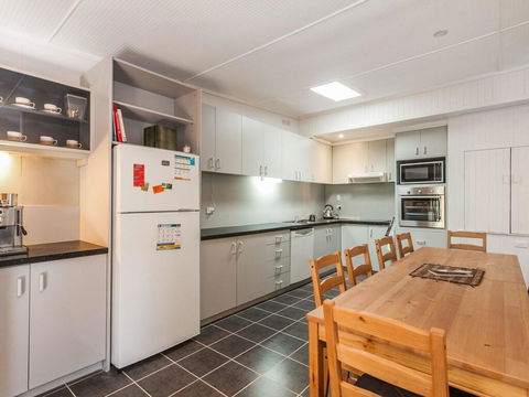 OCEANS 12 - ANGLESEA - Kingaroy Accommodation 3