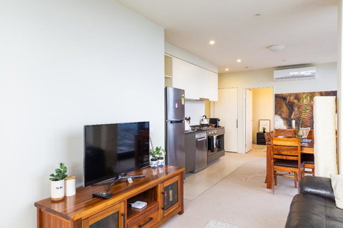 ON TOP OF THE WORLD - BEST VIEWS IN MELBOURNE !! - Kingaroy Accommodation 3