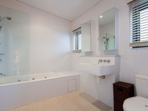 One Mile Ridge', 12a/26 One Mile Close - Stunning Views, Air Con, Infinity Pool - Kingaroy Accommodation 2