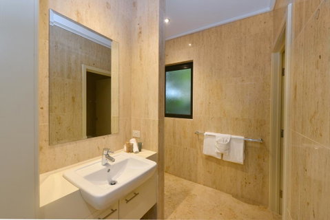 OneLuxe Port Douglas - Kingaroy Accommodation 0