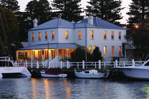 Oscars Waterfront Boutique Hotel - Kingaroy Accommodation 3