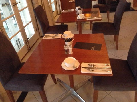 Oscars Waterfront Boutique Hotel - Kingaroy Accommodation 1