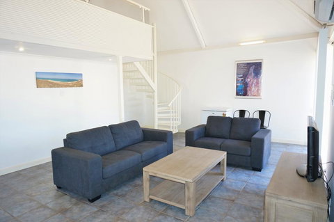 Osprey Holiday Village Unit 111 - Splendid 3 Bedroom Holiday Villa With A Pool In The Complex - Kingaroy Accommodation 3