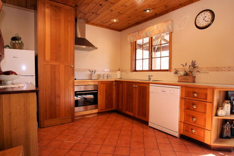 Otago Cottage - Kingaroy Accommodation 1