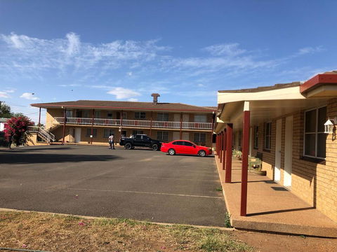 OVERLANDER MOTOR LODGE - Kingaroy Accommodation 0