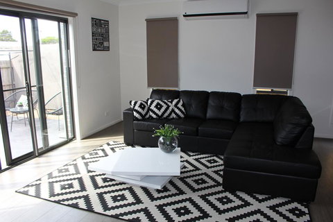 Palm Grove Beach House Dromana - Kingaroy Accommodation 3