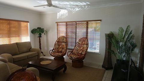 Palm Lakeside Holiday Home - Bowen, Whitsundays, Queensland - Kingaroy Accommodation 2