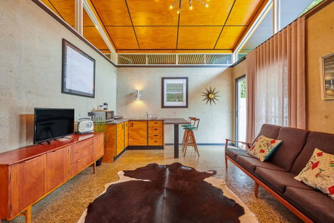 Palm Springs Suite - Kingaroy Accommodation 3