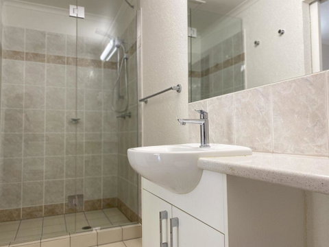 Palm Villas In Port #22 - Kingaroy Accommodation 3