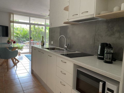 Palm Villas In Port #3 - Kingaroy Accommodation 1