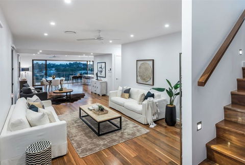 Panoramic Views Villa Birdwood Terrace 4 Bedroms - Toowong - Kingaroy Accommodation 3