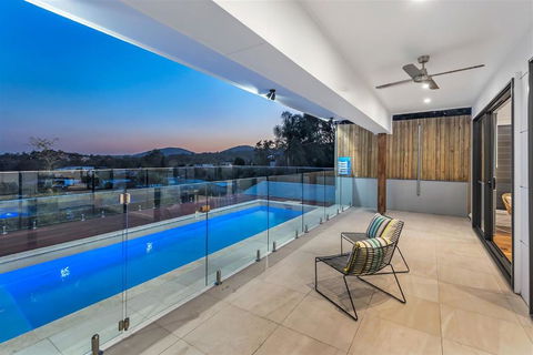 Panoramic Views Villa Birdwood Terrace 4 Bedroms - Toowong - Kingaroy Accommodation 0